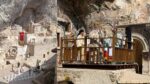 Μόλις 30 καρέκλες στη Θεία Λειτουργία της Παναγίας Σουμελά – Εκτός και οι δημοσιογράφοι